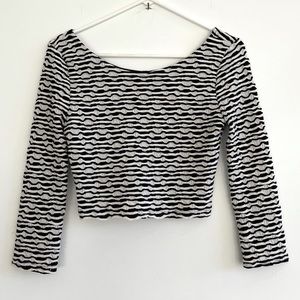 ASTR Size Medium Black and White Print Crop Top